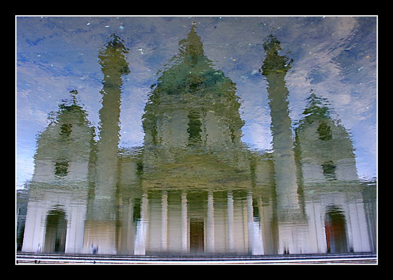 Karlskirche - reflection by Tardy Gábor