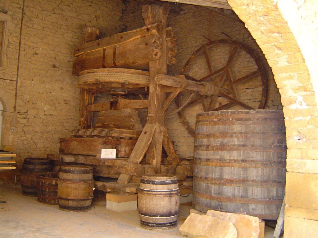 Pressoir à vin dans le musée du Château de Rochebonne by Sweet-Althéa