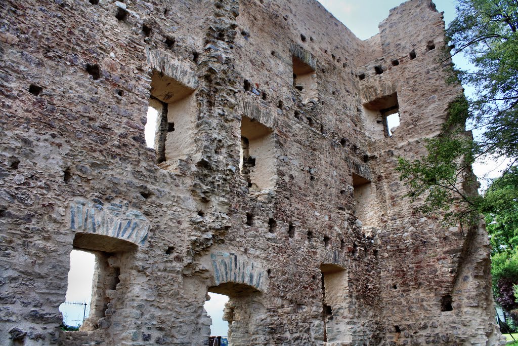 Burgmauer Oberneisen by oller rainer