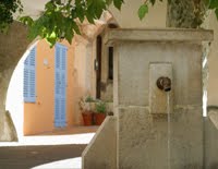 Fontaine devant la Mairie by OIT Pays Mer Estérel