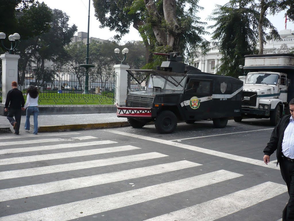 Línea Amarilla, Rímac 15093, Peru by dipacho