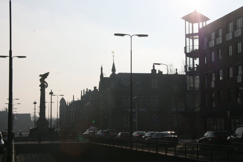 Koninginnelaan met Drakenzuil, Den Bosch. by Carl030nl