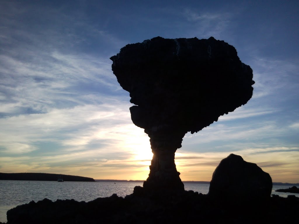 Piedra de Balandra by Rogeman