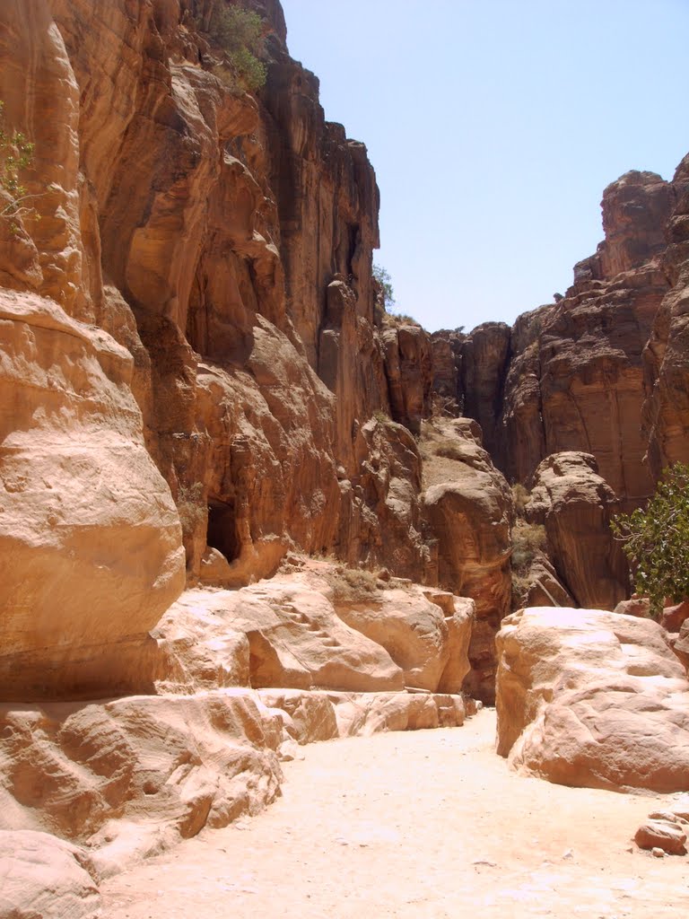 The passage that leads to Petra by Graham Turnbull