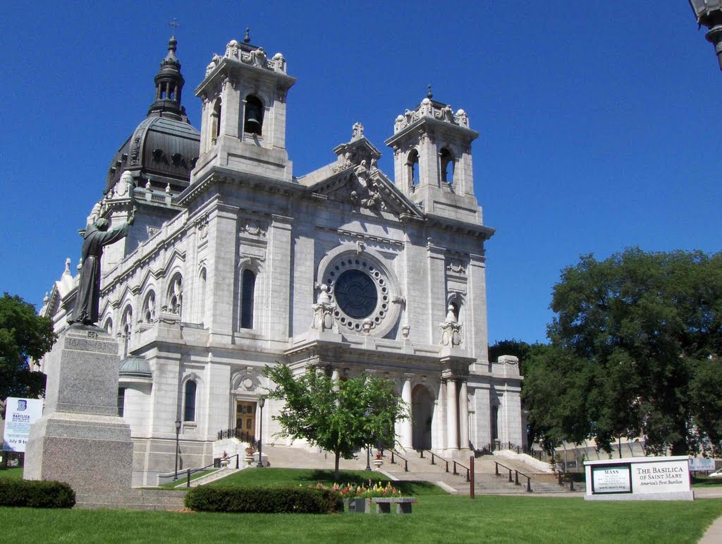 Basilica of Saint Mary, GLCT by Robert Maihofer, Great Lakes Casual Traveler