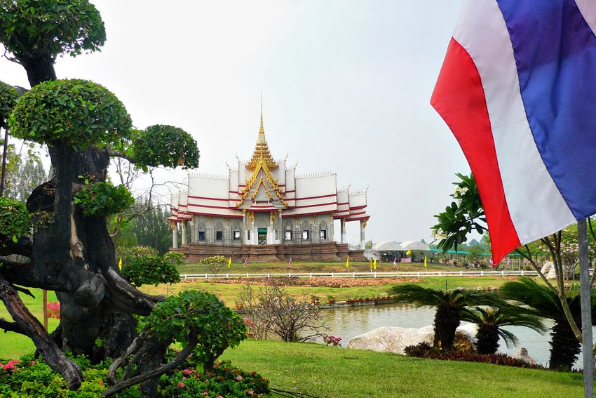 วิหารหลวงพ่อโต (วัดสรพงศ์) อำเภอสีคิ้ว. Luang Phor Toh Temple by Nudsikan Kaewjai