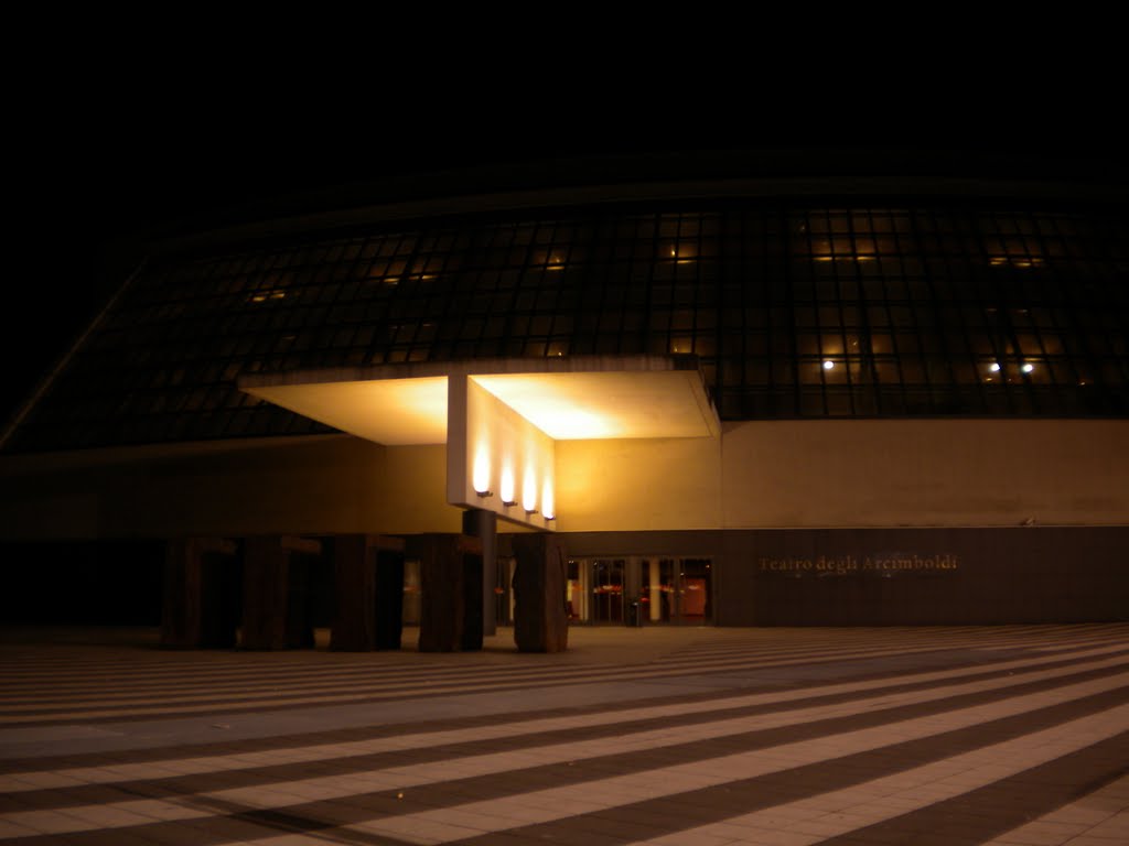 Teatro degli Arcimboldi di sera! by Fabbiuzzo