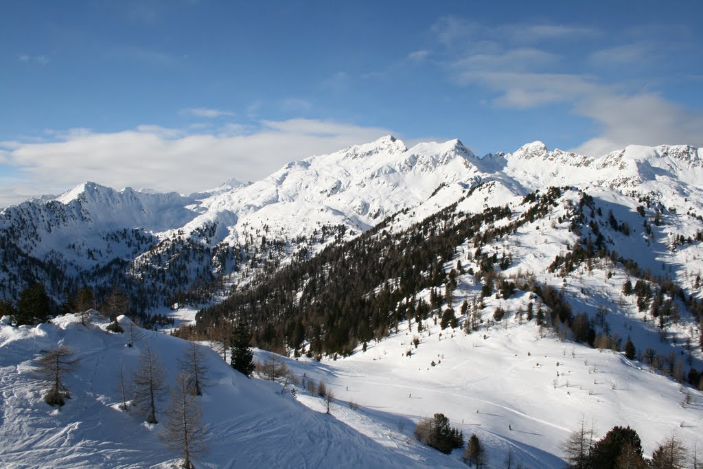 La pista per Marilleva vista dalla terrazza del Rifugio Orso Bruno by Francesco Giacomoni