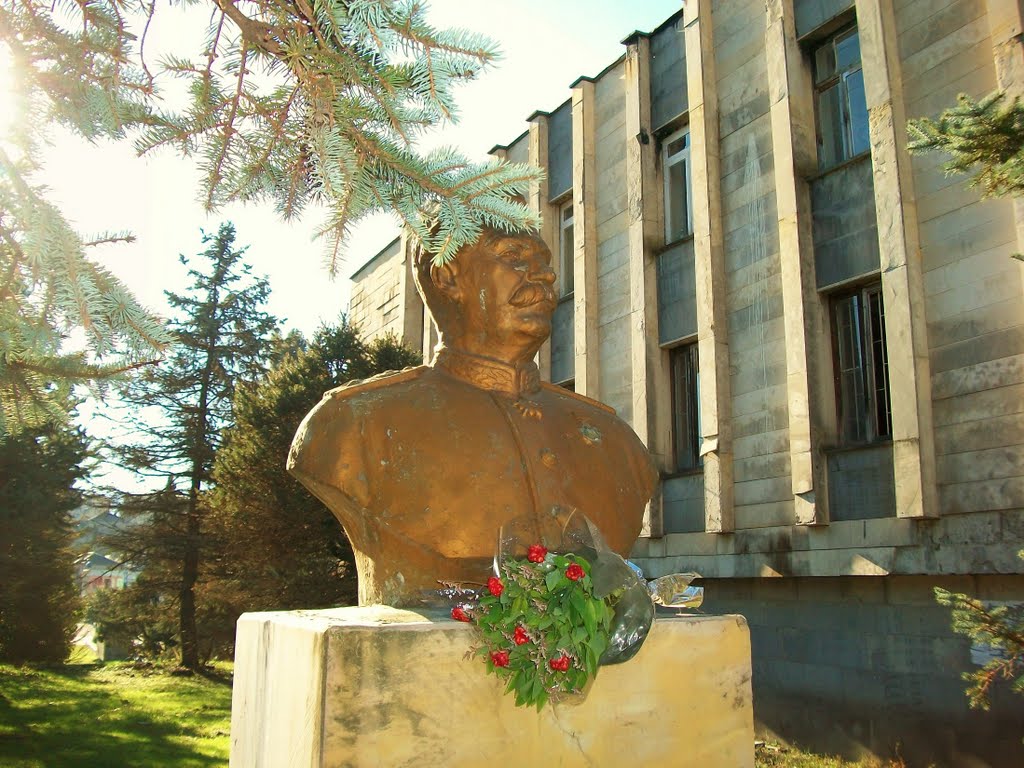 Stalin's monument in Ozurgeti by Pogromca Gašnič