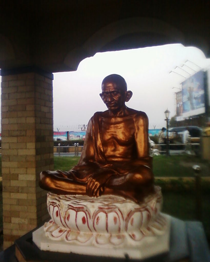 Statue of Mahatma Gandhi "Father of the Nation" at Juhu Beach,Mumbai by Martin Viegas