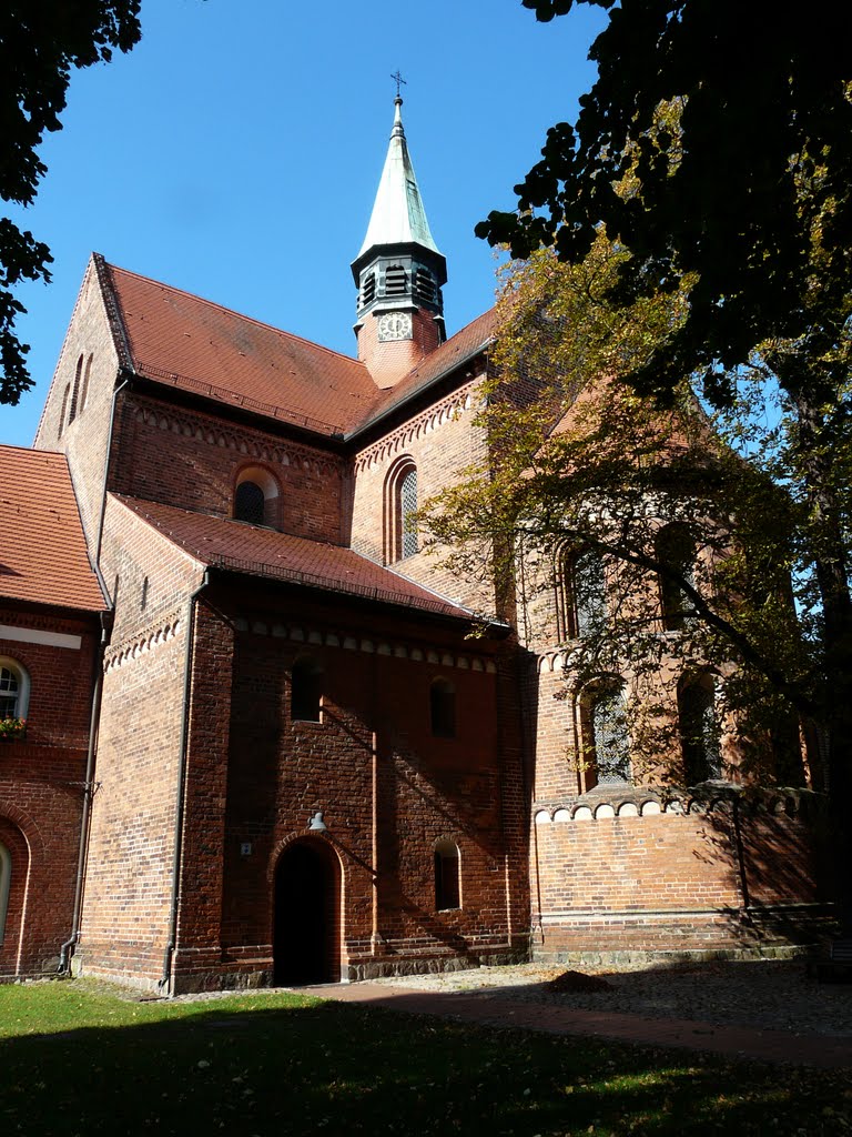 Germany_Brandenburg Country_Lehnin_brickstone-romanesque cistercian abbey_St. Mary's church_P1170536.JPG by George Charleston