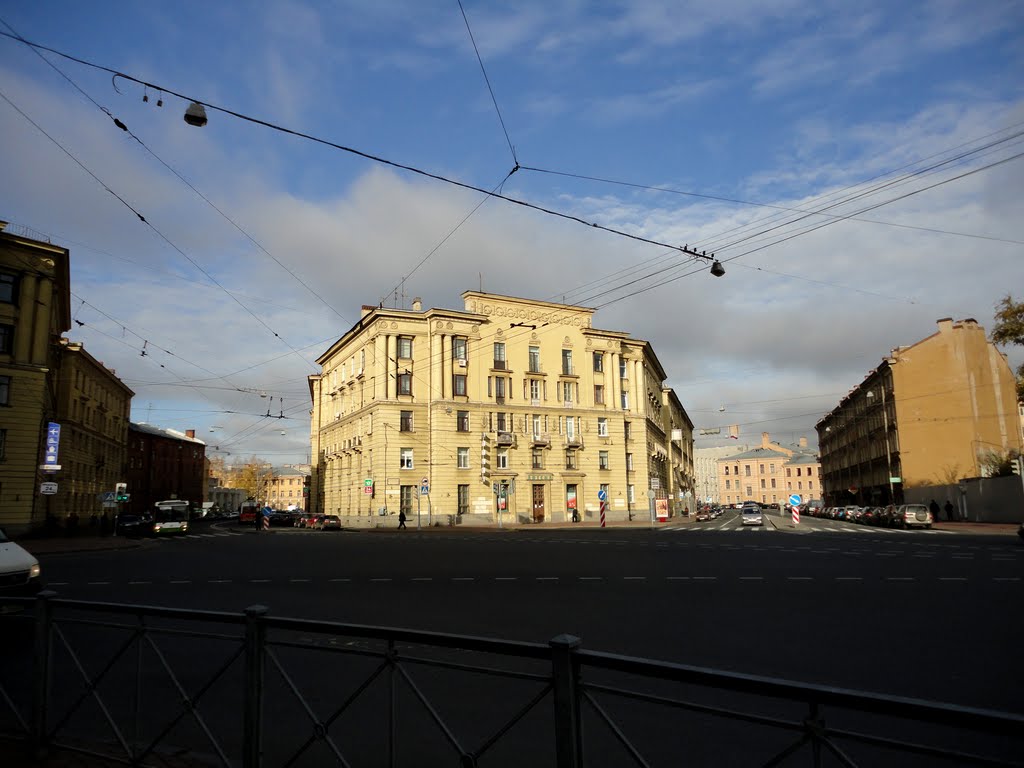 Crossroads of Tulskaya str. and Bonch-Bruevich str. / Перекресток Тульской улицы и Бонч-Бруевича by AlexBazhan