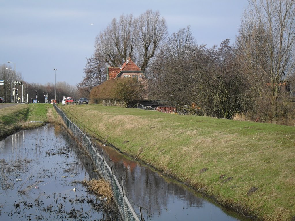 Oude spoordijk (febr. 2011) by bertgort24