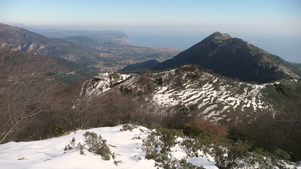 Da Poggio Grande: Santuario di Monte Croce e la dorsale culminante nel Monte Acuto m. 748. by giancamonty 42