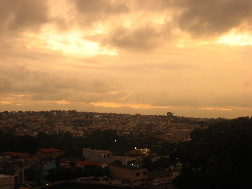 Lindo Atardecer Atibaia Sp by Christian E Castillo