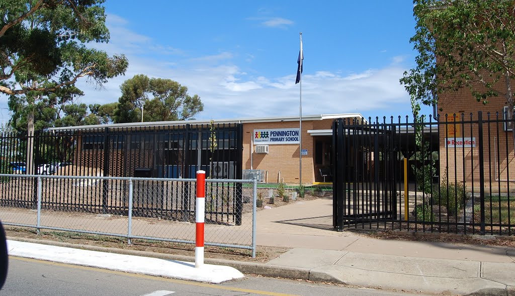 Pennington Primary School - admin entrance by Phaedrus Fleurieu