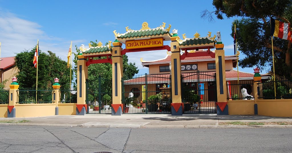 VietNamese Buddhist Temple by Phaedrus Fleurieu