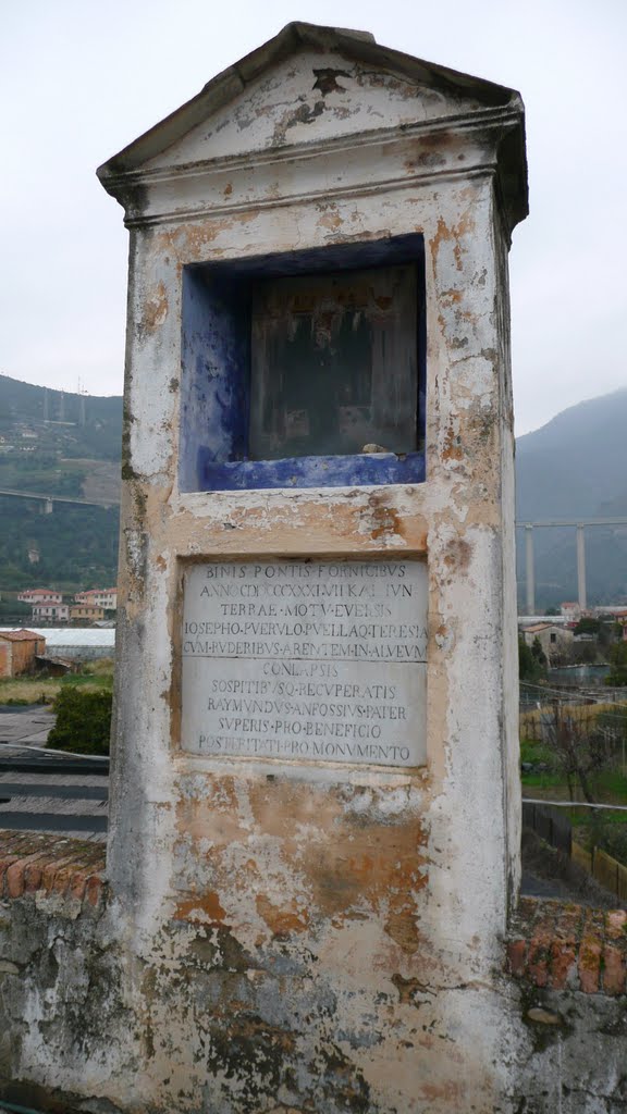 Edicola ex voto eretta da un padre in ringraziamento della salvezza dei figli in occasione del rovinoso terremoto del 1831. by giancamonty 42