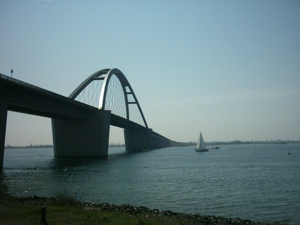 Fehmarnsundbrücke (Mai 2006) by petroflauti