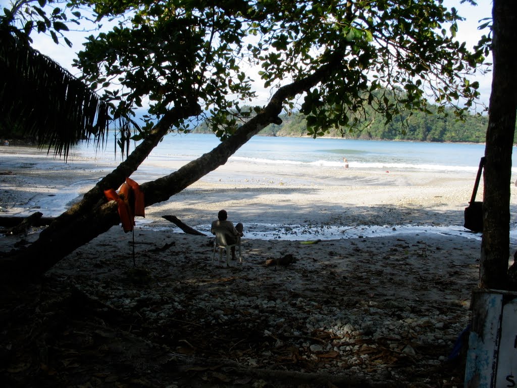 Biesanz Beach - Quepos, Costa Rica by jpviewer