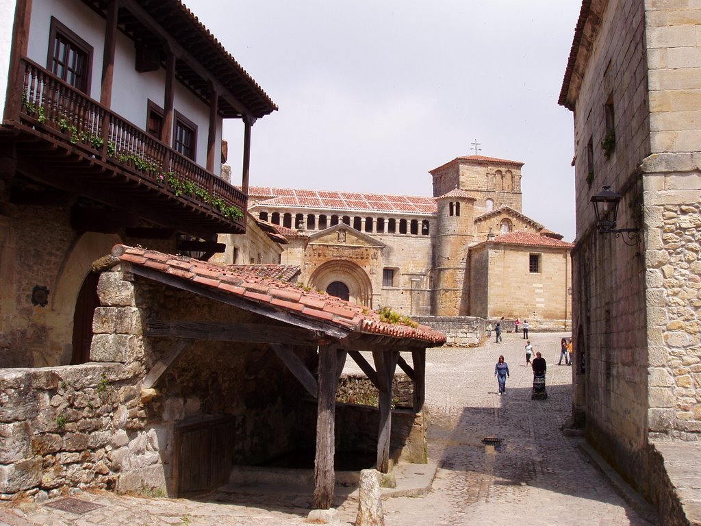 Santillana del Mar medieval fountain 2006 by DJR