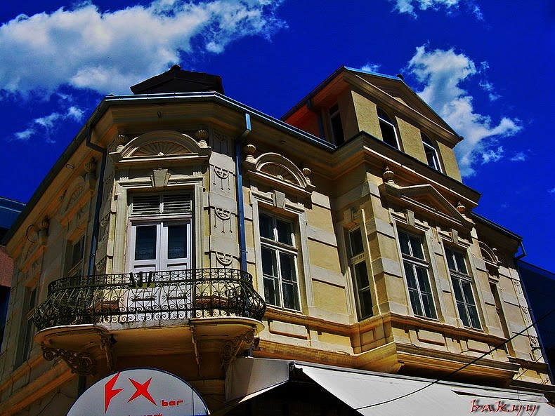 Old architecture in the center of Bitola- Стара архитектура во ценарот на Битола by Filip Naumovski