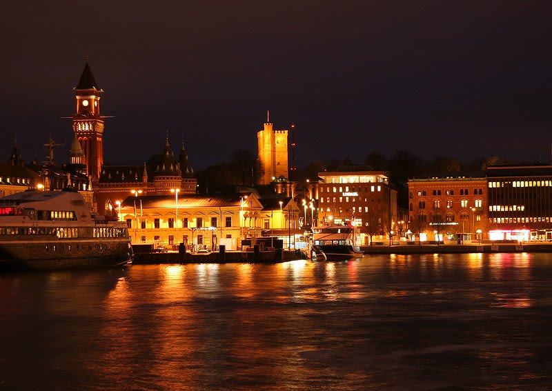 Kärnan och rådhuset i Helsingborg by Erik Sjöstedt