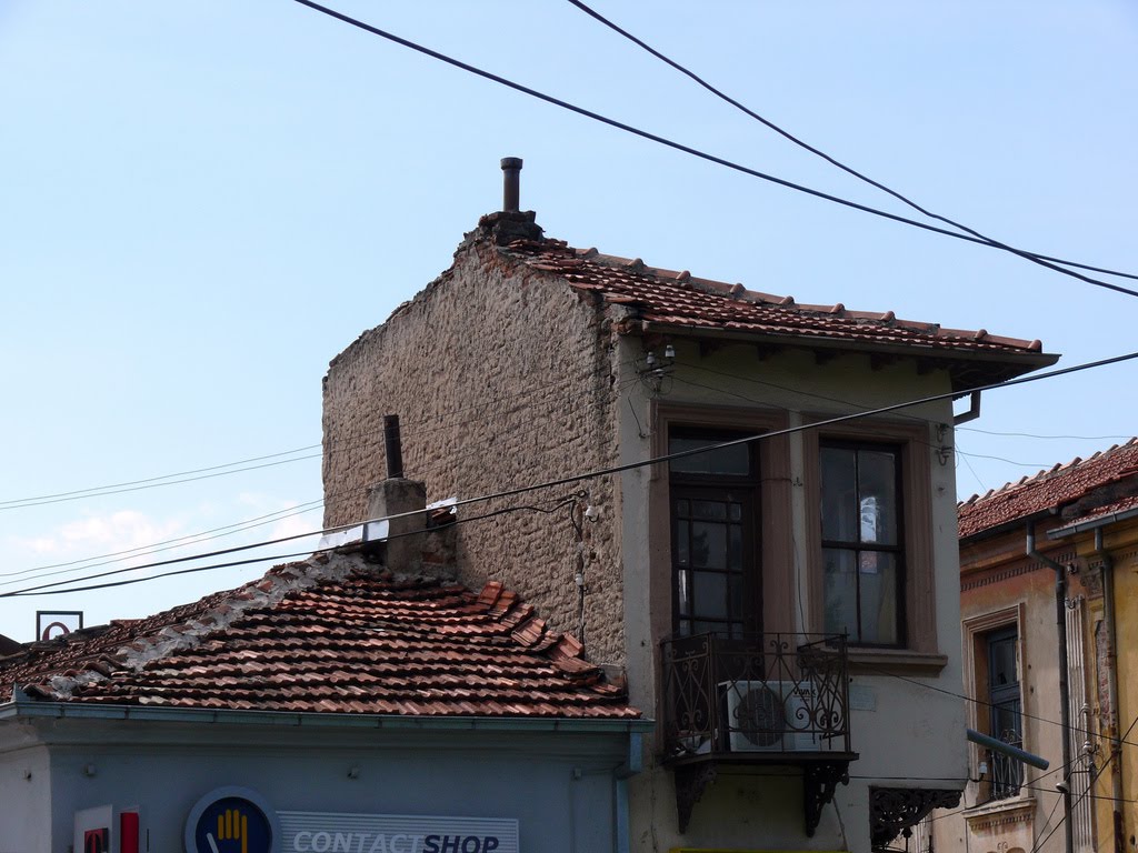 Old house in the small old bazaar- Стара куќа во малата стара чаршија by Filip Naumovski