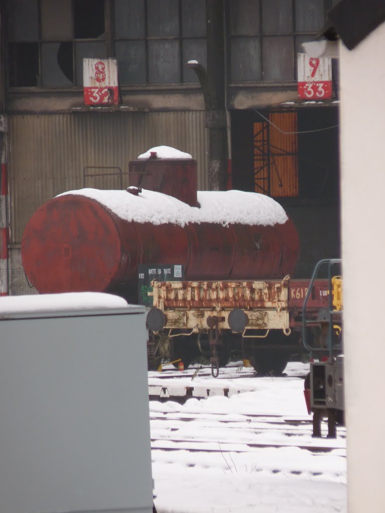 Dépot de Longueau Citerne OCEM 19 sous la neige 2010/12 by hbtrain