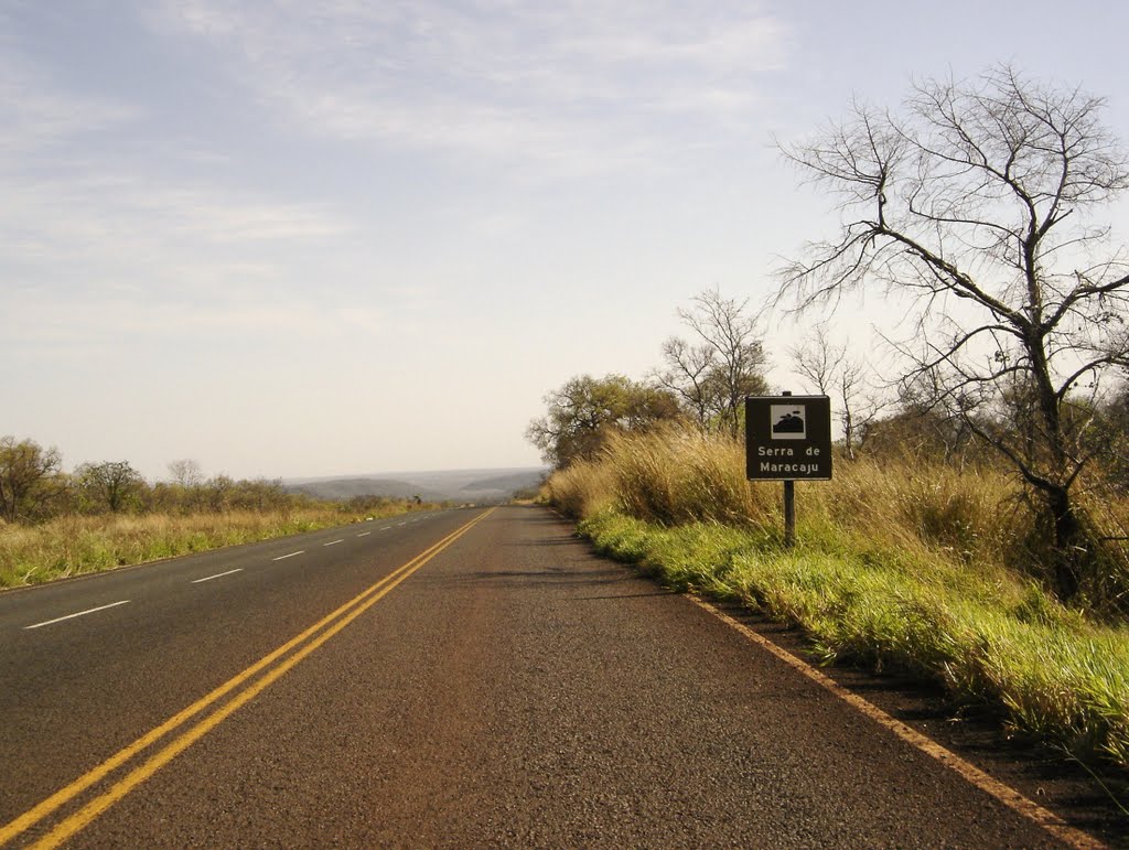 BR-060 / Serra de Maracaju, MS, Brasil. by André Bonacin