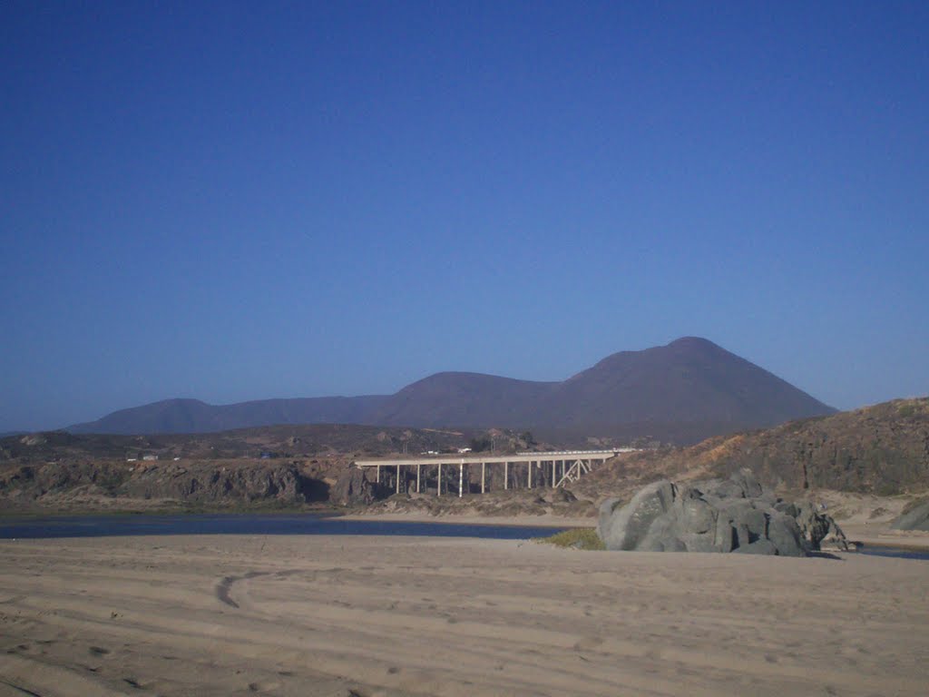 Puente Laguna Rio Quilimari by Pablo Vargas