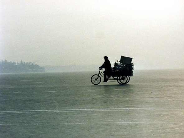 Lago Kunming by Ardelio Loppi