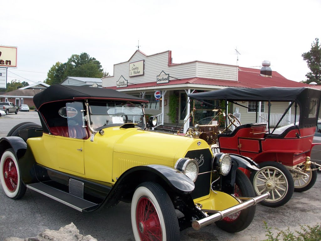 Horseless Carriage Club of America meeting at The Country Kitchen 2010 by djones3174