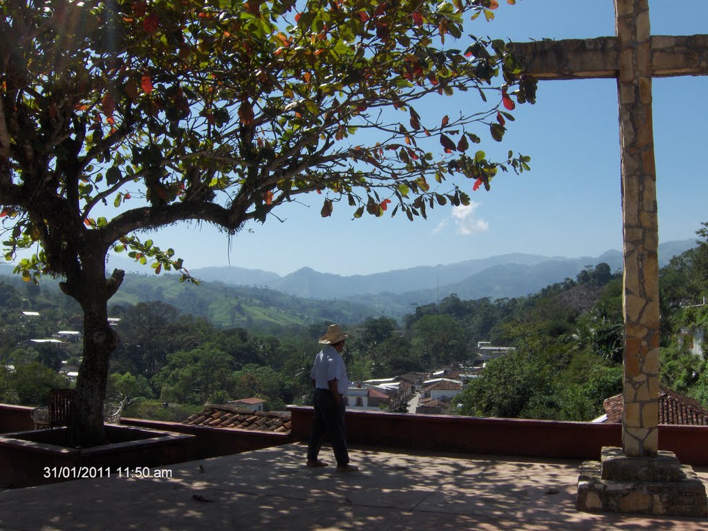 MIRANDO EL PUEBLO by Hiram Ruiz