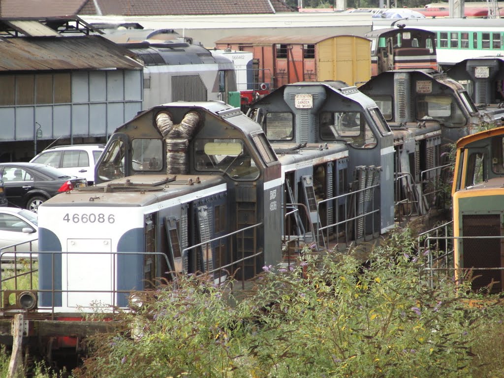 Dépot de Longueau - cimetière des diesels 66000 2005/08 by hbtrain