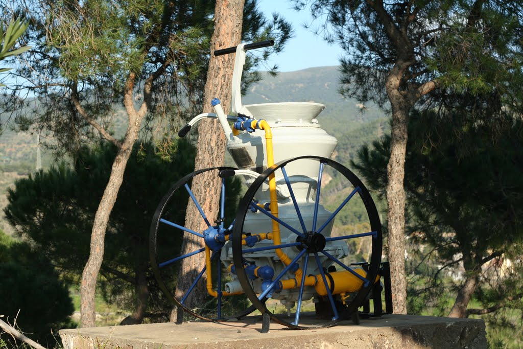 MALAGA, JUNTO A LA PARED DEL EMBALSE DEL LIMONERO by Acusticalennon Acust…