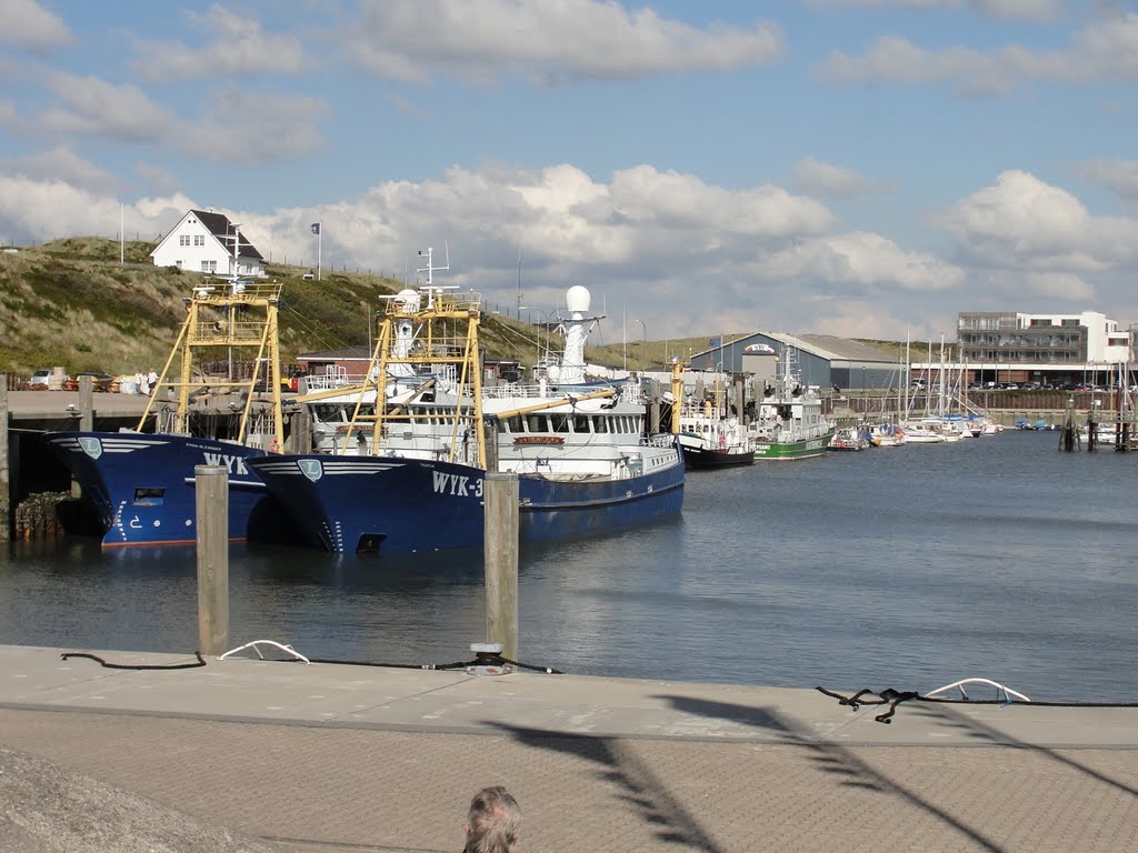 Sylt, Hörnum, Schiffe im Hafen by CT-Flieger