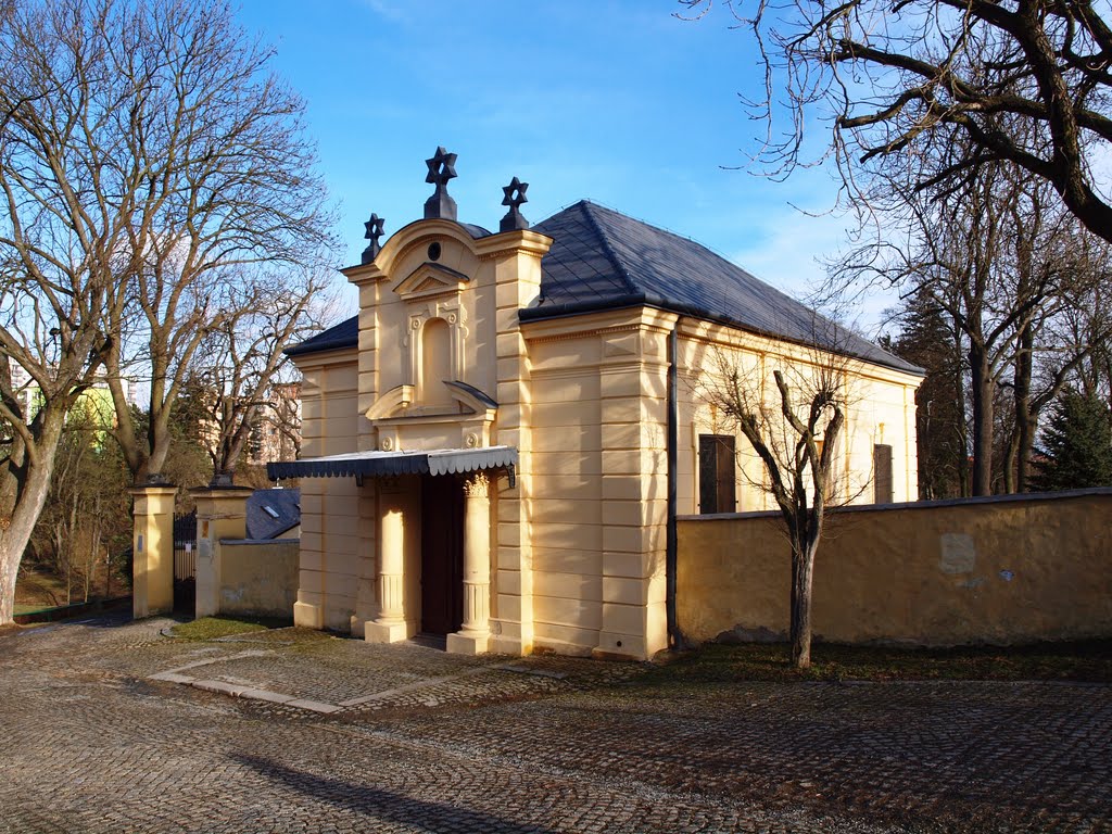 Ceremonial Hall and Entrance to the Jewish Cemetery, second largest in the Czech Republic, Obřadní síň a vstup na židovský hřbitov, druhý nejrozsáhlejší v ČR by Bredy 46