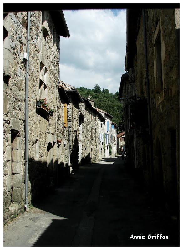 Ruelle ancienne by Annie Griffon