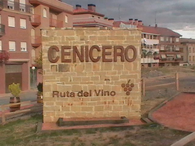 MURO TURÍSTICO CENICERO LA RIOJA by Trasmerano