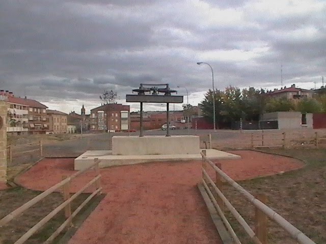 MONUMENTO AL VINO CENICERO LA RIOJA by Trasmerano