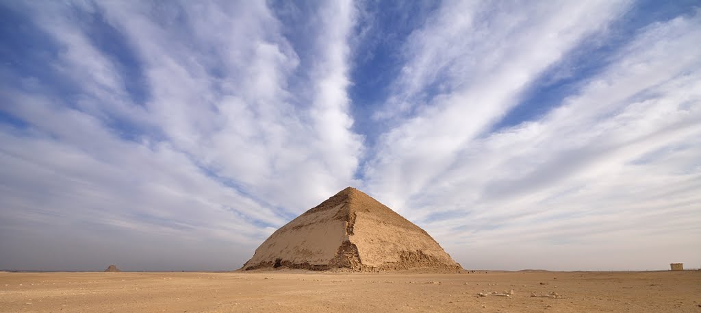 Bent pyramid of Snofru at Dahshur by maiermo