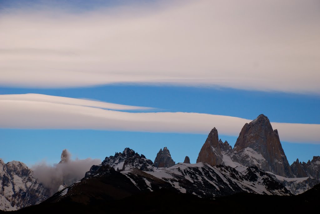 A Sinistra El cerro Torre coperto dalla nebbia a destra El Fitz Roy by © Mauroskop