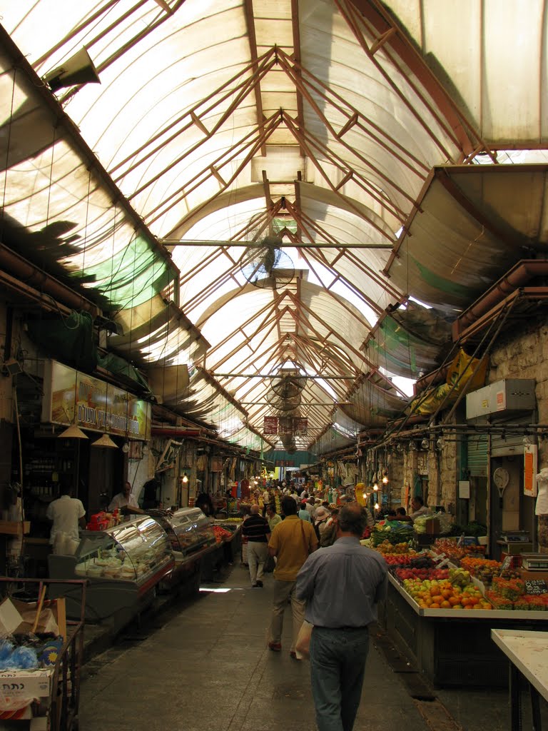 Mahane Yehuda marketplace by lauri karvonen