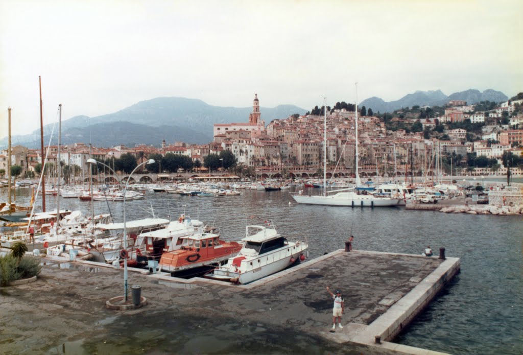 Porto de Menton by Valter Auster