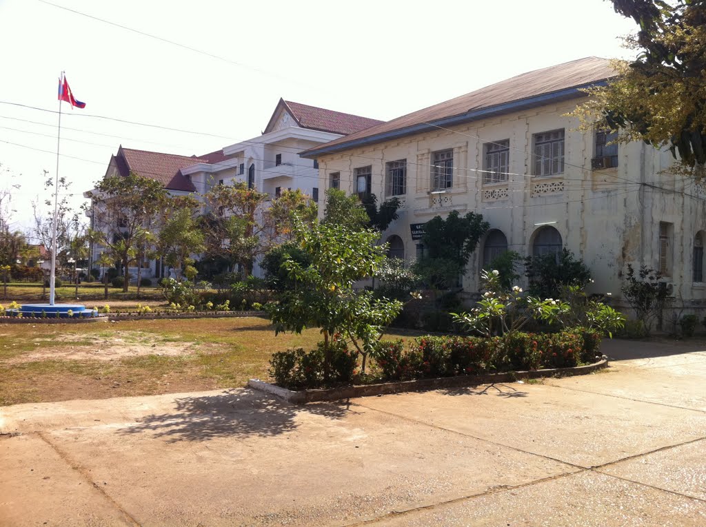 Governors office Pakse. Feb. 2011 by peteroksen@gmail.com