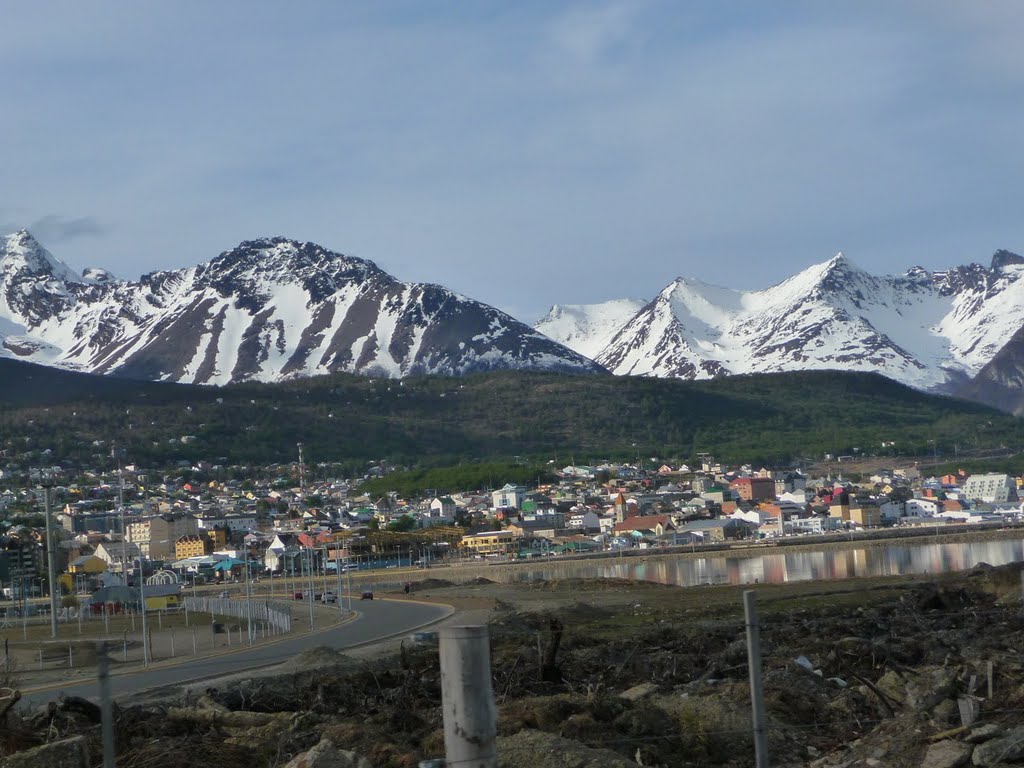 A lo lejos la ciudad de Ushuaia by Farid Monti