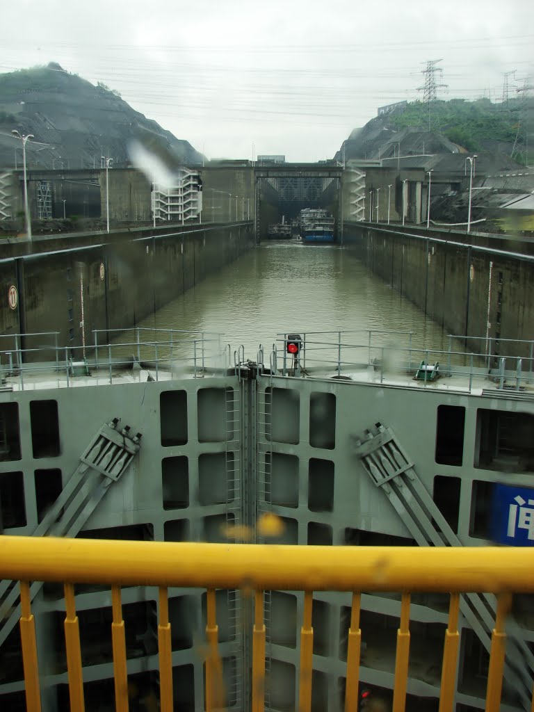 Locks - Ships Going Upriver by pgmark