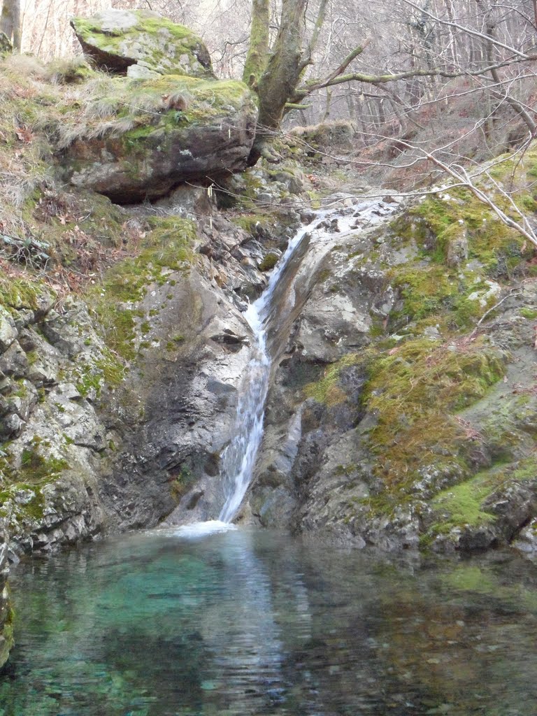 Parc naturel Aiako Harria cascade by david ollagnon