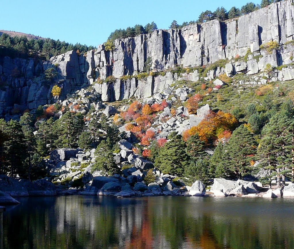 Laguna Negra en otoño by Fer1205